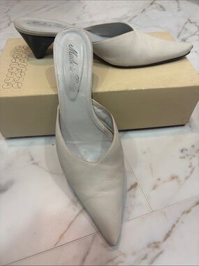 Made in Italy Light Gray Pointed Leather Mule